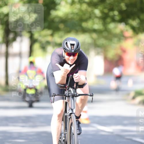 11.08.2024 - GEWOBA Citytriathlon Bremen H.Heesch http://msf.ph/oto/6780435 11.08.2024 11:48:31 Radfahren 787, 847, 851, 870, 886, 939, 1025 meine-sportfotos.de