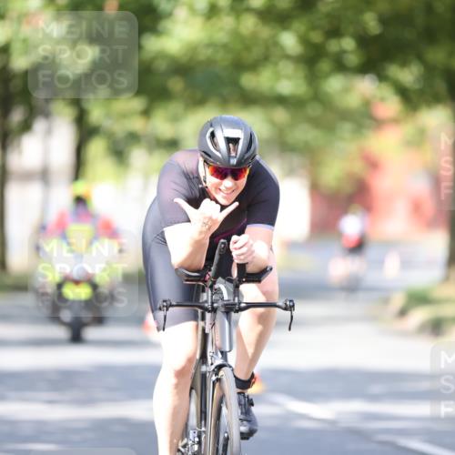 11.08.2024 - GEWOBA Citytriathlon Bremen H.Heesch http://msf.ph/oto/6780440 11.08.2024 11:48:31 Radfahren 787, 847, 851, 870, 886, 939, 1025 meine-sportfotos.de