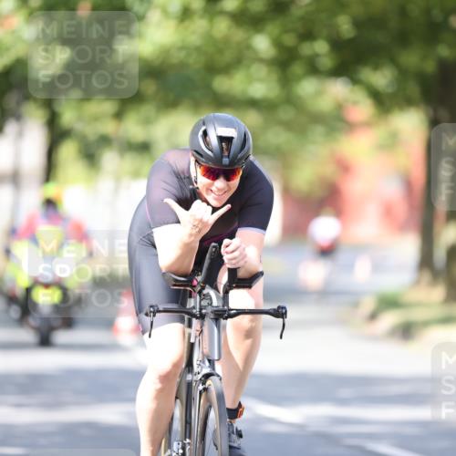 11.08.2024 - GEWOBA Citytriathlon Bremen H.Heesch http://msf.ph/oto/6780444 11.08.2024 11:48:31 Radfahren 787, 847, 851, 870, 886, 939, 1025 meine-sportfotos.de