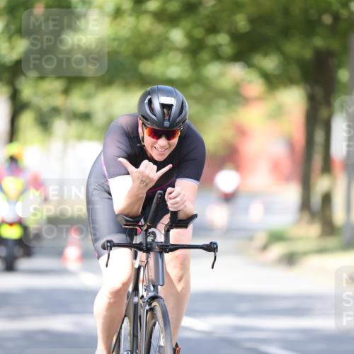 11.08.2024 - GEWOBA Citytriathlon Bremen H.Heesch http://msf.ph/oto/6780447 11.08.2024 11:48:31 Radfahren 787, 847, 851, 870, 886, 939, 1025 meine-sportfotos.de