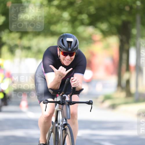 11.08.2024 - GEWOBA Citytriathlon Bremen H.Heesch http://msf.ph/oto/6780452 11.08.2024 11:48:31 Radfahren 787, 847, 851, 870, 886, 939, 1025 meine-sportfotos.de