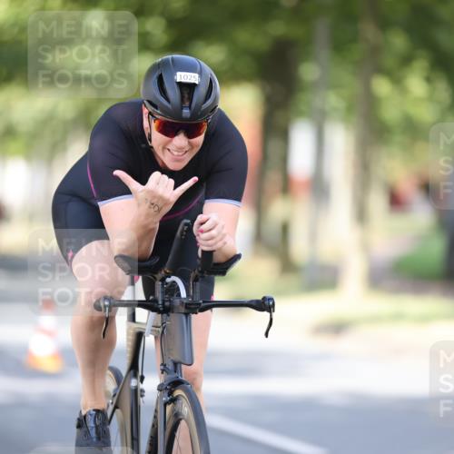 11.08.2024 - GEWOBA Citytriathlon Bremen H.Heesch http://msf.ph/oto/6780463 11.08.2024 11:48:31 Radfahren 787, 847, 851, 870, 886, 939, 1025 meine-sportfotos.de