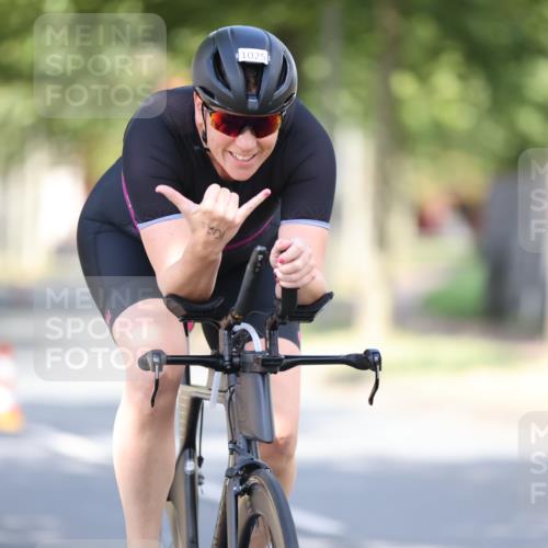 11.08.2024 - GEWOBA Citytriathlon Bremen H.Heesch http://msf.ph/oto/6780472 11.08.2024 11:48:31 Radfahren 787, 847, 851, 870, 886, 939, 1025 meine-sportfotos.de