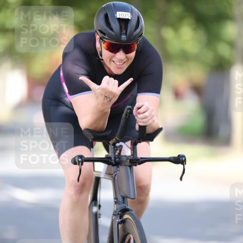 11.08.2024 - GEWOBA Citytriathlon Bremen H.Heesch http://msf.ph/oto/6780476 11.08.2024 11:48:31 Radfahren 787, 847, 851, 870, 886, 939, 1025 meine-sportfotos.de