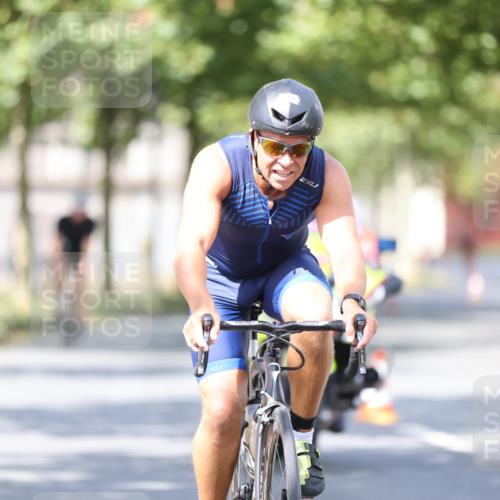 11.08.2024 - GEWOBA Citytriathlon Bremen H.Heesch http://msf.ph/oto/6780515 11.08.2024 11:48:33 Radfahren 787, 829, 847, 851, 870, 886, 939, 1025 meine-sportfotos.de