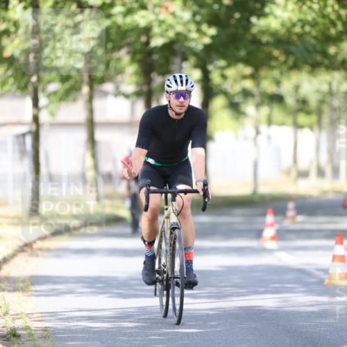 11.08.2024 - GEWOBA Citytriathlon Bremen H.Heesch http://msf.ph/oto/6780569 11.08.2024 11:48:35 Radfahren 787, 829, 847, 870, 920, 939, 1025 meine-sportfotos.de