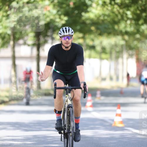 11.08.2024 - GEWOBA Citytriathlon Bremen H.Heesch http://msf.ph/oto/6780600 11.08.2024 11:48:35 Radfahren 787, 829, 847, 870, 920, 939, 1025 meine-sportfotos.de