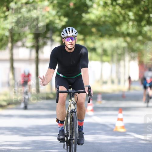 11.08.2024 - GEWOBA Citytriathlon Bremen H.Heesch http://msf.ph/oto/6780604 11.08.2024 11:48:36 Radfahren 787, 829, 847, 870, 920, 939, 1025 meine-sportfotos.de