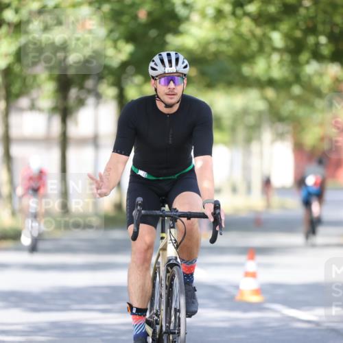 11.08.2024 - GEWOBA Citytriathlon Bremen H.Heesch http://msf.ph/oto/6780620 11.08.2024 11:48:36 Radfahren 787, 829, 847, 870, 920, 939, 1025 meine-sportfotos.de