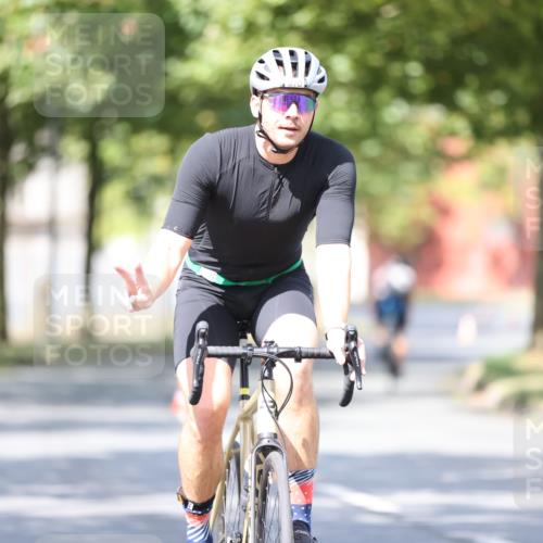 11.08.2024 - GEWOBA Citytriathlon Bremen H.Heesch http://msf.ph/oto/6780648 11.08.2024 11:48:36 Radfahren 787, 829, 847, 870, 920, 939, 1025 meine-sportfotos.de