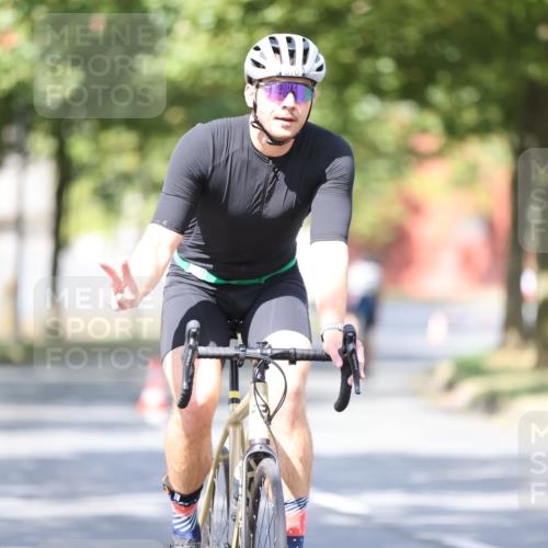 11.08.2024 - GEWOBA Citytriathlon Bremen H.Heesch http://msf.ph/oto/6780652 11.08.2024 11:48:36 Radfahren 787, 829, 847, 870, 920, 939, 1025 meine-sportfotos.de