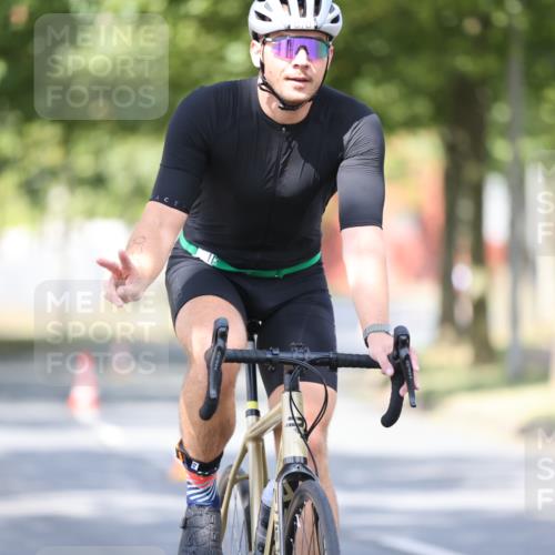11.08.2024 - GEWOBA Citytriathlon Bremen H.Heesch http://msf.ph/oto/6780665 11.08.2024 11:48:36 Radfahren 787, 829, 847, 870, 920, 939, 1025 meine-sportfotos.de