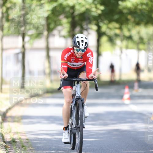 11.08.2024 - GEWOBA Citytriathlon Bremen H.Heesch http://msf.ph/oto/6780671 11.08.2024 11:48:39 Radfahren 787, 829, 870, 920, 939, 1025 meine-sportfotos.de