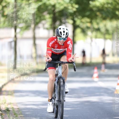 11.08.2024 - GEWOBA Citytriathlon Bremen H.Heesch http://msf.ph/oto/6780675 11.08.2024 11:48:39 Radfahren 787, 829, 870, 920, 939, 1025 meine-sportfotos.de