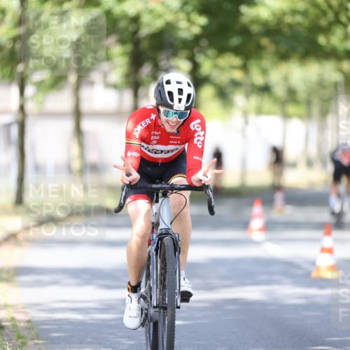 11.08.2024 - GEWOBA Citytriathlon Bremen H.Heesch http://msf.ph/oto/6780686 11.08.2024 11:48:39 Radfahren 787, 829, 870, 920, 939, 1025 meine-sportfotos.de