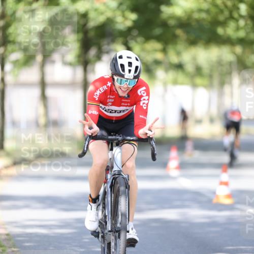 11.08.2024 - GEWOBA Citytriathlon Bremen H.Heesch http://msf.ph/oto/6780695 11.08.2024 11:48:39 Radfahren 787, 829, 870, 920, 939, 1025 meine-sportfotos.de