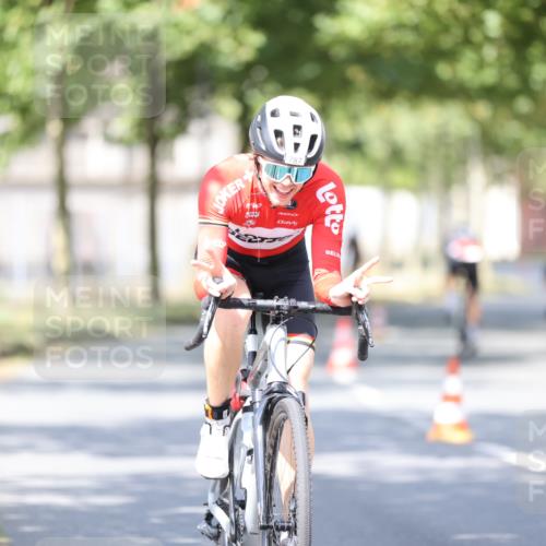 11.08.2024 - GEWOBA Citytriathlon Bremen H.Heesch http://msf.ph/oto/6780707 11.08.2024 11:48:39 Radfahren 787, 829, 870, 920, 939, 1025 meine-sportfotos.de