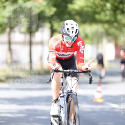 11.08.2024 - GEWOBA Citytriathlon Bremen H.Heesch http://msf.ph/oto/6780715 11.08.2024 11:48:39 Radfahren 787, 829, 870, 920, 939, 1025 meine-sportfotos.de