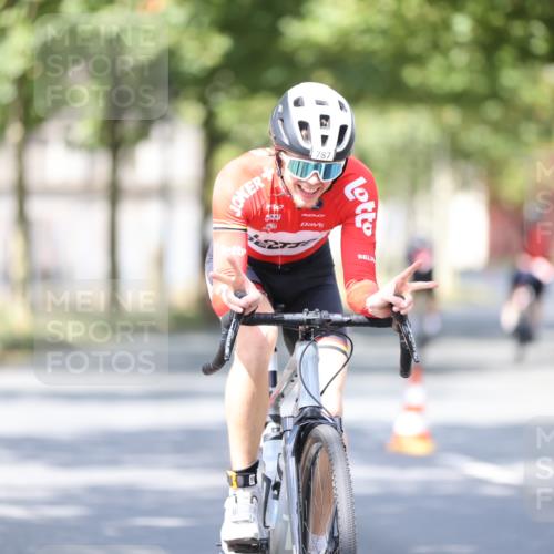 11.08.2024 - GEWOBA Citytriathlon Bremen H.Heesch http://msf.ph/oto/6780720 11.08.2024 11:48:39 Radfahren 787, 829, 870, 920, 939, 1025 meine-sportfotos.de