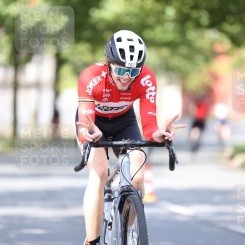 11.08.2024 - GEWOBA Citytriathlon Bremen H.Heesch http://msf.ph/oto/6780729 11.08.2024 11:48:40 Radfahren 787, 829, 870, 920, 939, 1025 meine-sportfotos.de