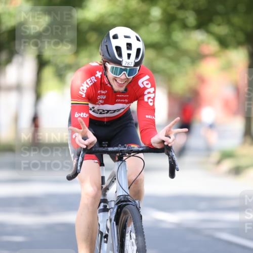 11.08.2024 - GEWOBA Citytriathlon Bremen H.Heesch http://msf.ph/oto/6780732 11.08.2024 11:48:40 Radfahren 787, 829, 870, 920, 939, 1025 meine-sportfotos.de