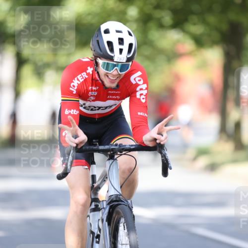 11.08.2024 - GEWOBA Citytriathlon Bremen H.Heesch http://msf.ph/oto/6780736 11.08.2024 11:48:40 Radfahren 787, 829, 870, 920, 939, 1025 meine-sportfotos.de