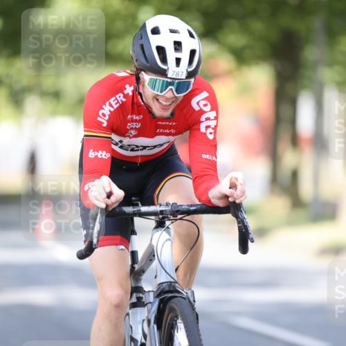 11.08.2024 - GEWOBA Citytriathlon Bremen H.Heesch http://msf.ph/oto/6780745 11.08.2024 11:48:40 Radfahren 787, 829, 870, 920, 939, 1025 meine-sportfotos.de