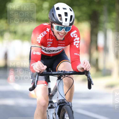 11.08.2024 - GEWOBA Citytriathlon Bremen H.Heesch http://msf.ph/oto/6780749 11.08.2024 11:48:40 Radfahren 787, 829, 870, 920, 939, 1025 meine-sportfotos.de