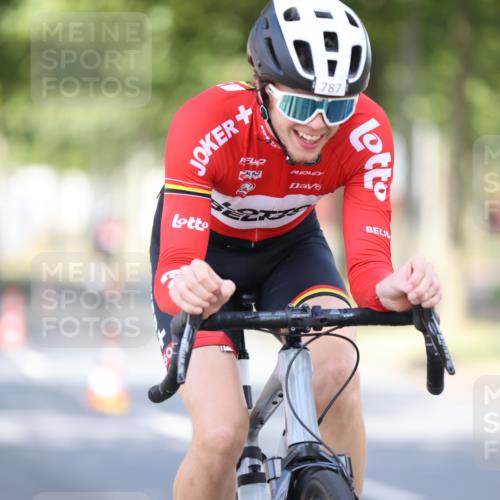 11.08.2024 - GEWOBA Citytriathlon Bremen H.Heesch http://msf.ph/oto/6780758 11.08.2024 11:48:40 Radfahren 787, 829, 870, 920, 939, 1025 meine-sportfotos.de