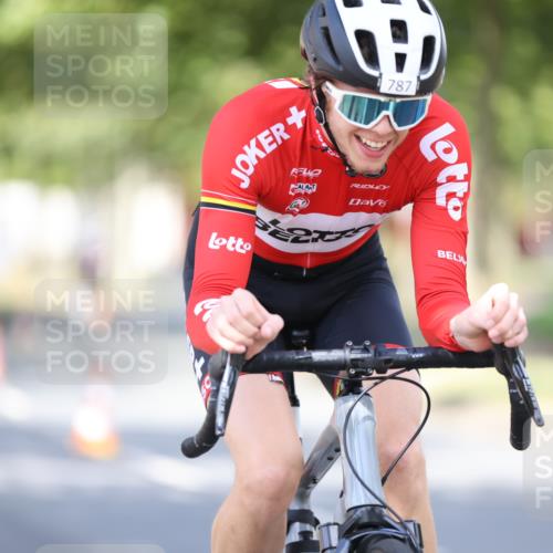 11.08.2024 - GEWOBA Citytriathlon Bremen H.Heesch http://msf.ph/oto/6780764 11.08.2024 11:48:40 Radfahren 787, 829, 870, 920, 939, 1025 meine-sportfotos.de
