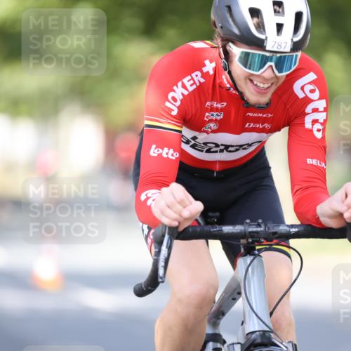 11.08.2024 - GEWOBA Citytriathlon Bremen H.Heesch http://msf.ph/oto/6780769 11.08.2024 11:48:40 Radfahren 787, 829, 870, 920, 939, 1025 meine-sportfotos.de