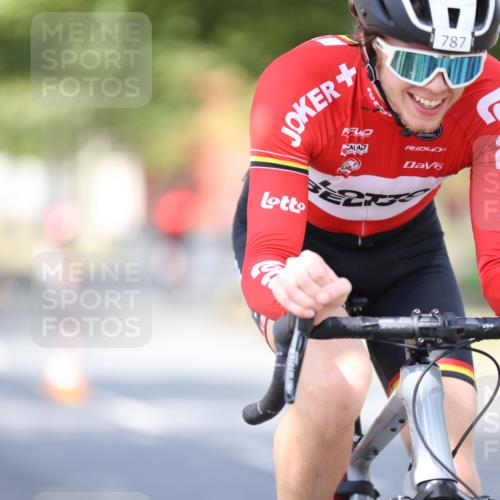 11.08.2024 - GEWOBA Citytriathlon Bremen H.Heesch http://msf.ph/oto/6780773 11.08.2024 11:48:40 Radfahren 787, 829, 870, 920, 939, 1025 meine-sportfotos.de