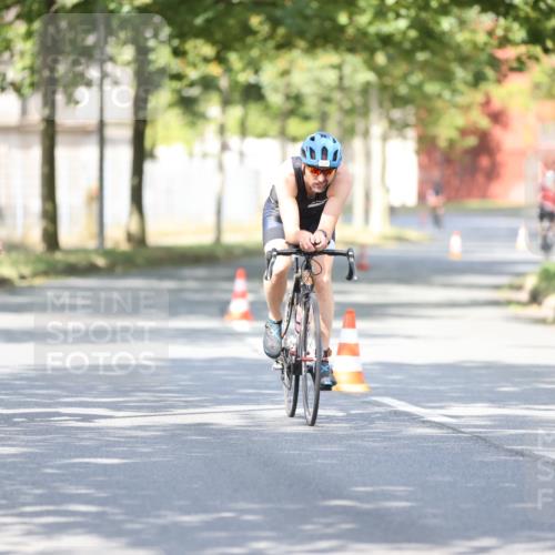 11.08.2024 - GEWOBA Citytriathlon Bremen H.Heesch http://msf.ph/oto/6780785 11.08.2024 11:48:45 Radfahren 787, 829, 870, 920 meine-sportfotos.de