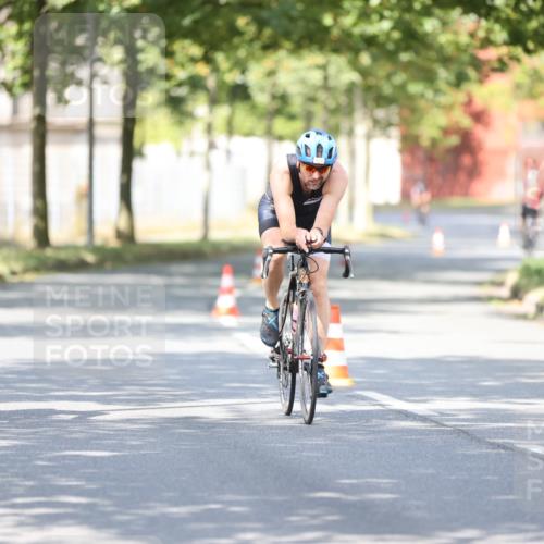 11.08.2024 - GEWOBA Citytriathlon Bremen H.Heesch http://msf.ph/oto/6780790 11.08.2024 11:48:45 Radfahren 787, 829, 870, 920 meine-sportfotos.de