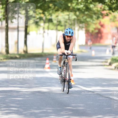11.08.2024 - GEWOBA Citytriathlon Bremen H.Heesch http://msf.ph/oto/6780794 11.08.2024 11:48:45 Radfahren 787, 829, 870, 920 meine-sportfotos.de