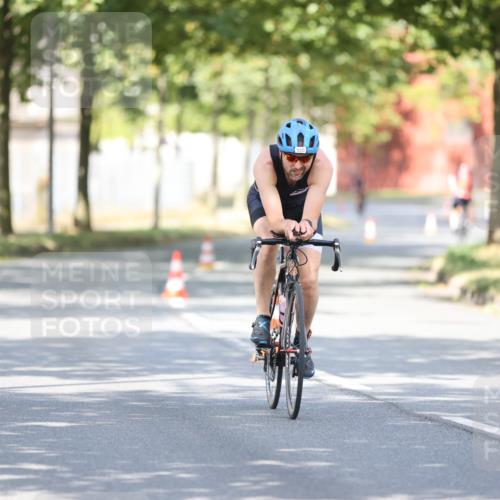 11.08.2024 - GEWOBA Citytriathlon Bremen H.Heesch http://msf.ph/oto/6780807 11.08.2024 11:48:45 Radfahren 787, 829, 870, 920 meine-sportfotos.de