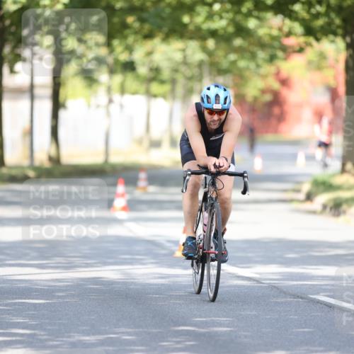 11.08.2024 - GEWOBA Citytriathlon Bremen H.Heesch http://msf.ph/oto/6780811 11.08.2024 11:48:45 Radfahren 787, 829, 870, 920 meine-sportfotos.de