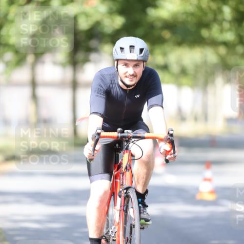 11.08.2024 - GEWOBA Citytriathlon Bremen H.Heesch http://msf.ph/oto/6780814 11.08.2024 11:48:46 Radfahren 787, 829, 870, 901, 920 meine-sportfotos.de