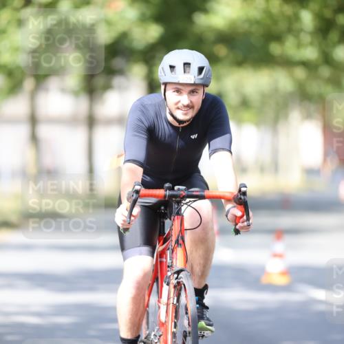 11.08.2024 - GEWOBA Citytriathlon Bremen H.Heesch http://msf.ph/oto/6780819 11.08.2024 11:48:46 Radfahren 787, 829, 870, 901, 920 meine-sportfotos.de