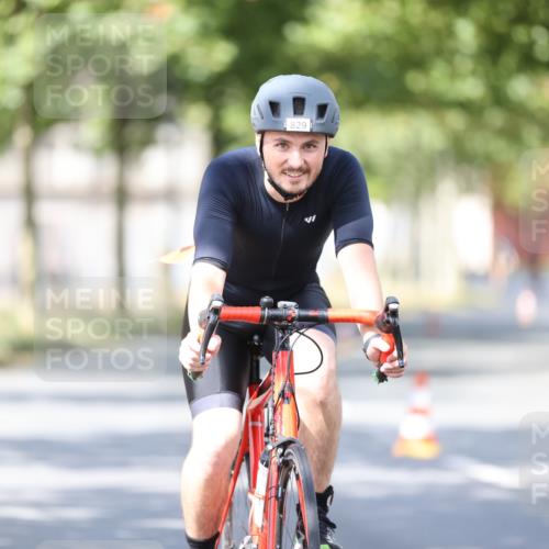 11.08.2024 - GEWOBA Citytriathlon Bremen H.Heesch http://msf.ph/oto/6780822 11.08.2024 11:48:46 Radfahren 787, 829, 870, 901, 920 meine-sportfotos.de