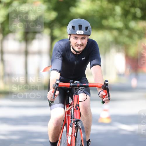 11.08.2024 - GEWOBA Citytriathlon Bremen H.Heesch http://msf.ph/oto/6780827 11.08.2024 11:48:46 Radfahren 787, 829, 870, 901, 920 meine-sportfotos.de