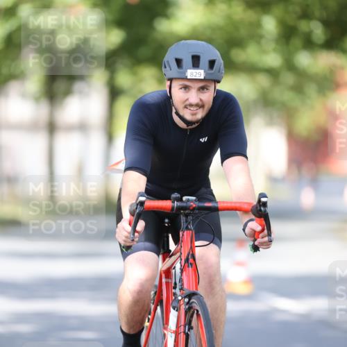 11.08.2024 - GEWOBA Citytriathlon Bremen H.Heesch http://msf.ph/oto/6780832 11.08.2024 11:48:46 Radfahren 787, 829, 870, 901, 920 meine-sportfotos.de