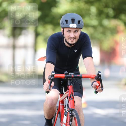 11.08.2024 - GEWOBA Citytriathlon Bremen H.Heesch http://msf.ph/oto/6780834 11.08.2024 11:48:46 Radfahren 787, 829, 870, 901, 920 meine-sportfotos.de
