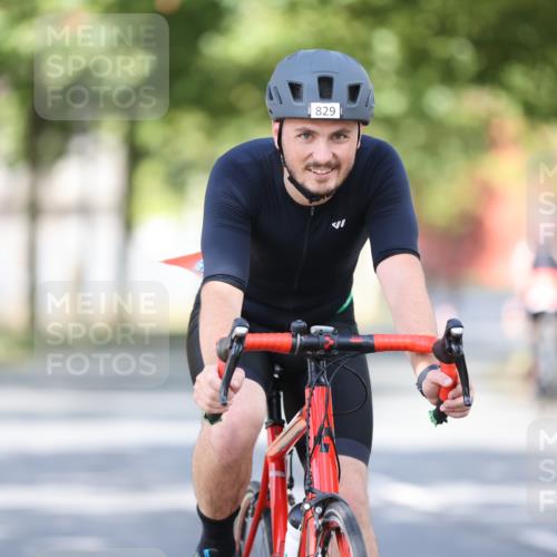 11.08.2024 - GEWOBA Citytriathlon Bremen H.Heesch http://msf.ph/oto/6780838 11.08.2024 11:48:47 Radfahren 787, 829, 848, 870, 901, 920 meine-sportfotos.de
