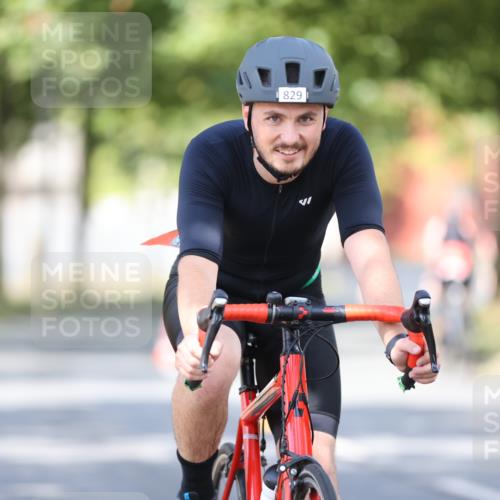 11.08.2024 - GEWOBA Citytriathlon Bremen H.Heesch http://msf.ph/oto/6780842 11.08.2024 11:48:47 Radfahren 787, 829, 848, 870, 901, 920 meine-sportfotos.de