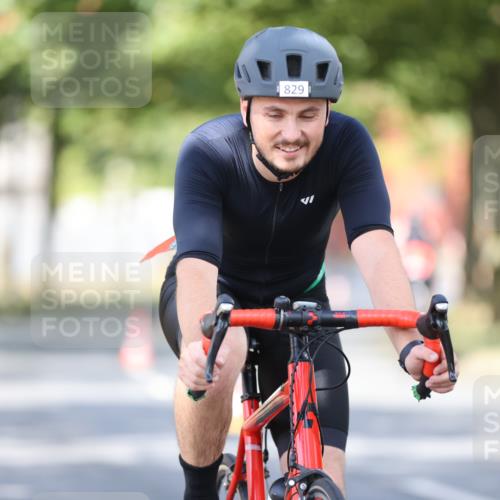 11.08.2024 - GEWOBA Citytriathlon Bremen H.Heesch http://msf.ph/oto/6780846 11.08.2024 11:48:47 Radfahren 787, 829, 848, 870, 901, 920 meine-sportfotos.de
