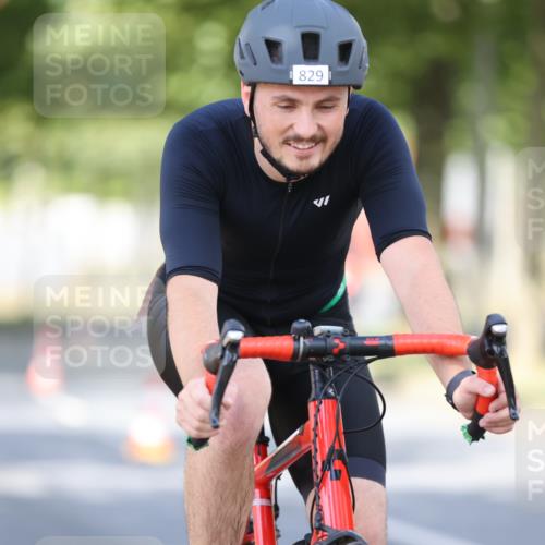 11.08.2024 - GEWOBA Citytriathlon Bremen H.Heesch http://msf.ph/oto/6780853 11.08.2024 11:48:47 Radfahren 787, 829, 848, 870, 901, 920 meine-sportfotos.de