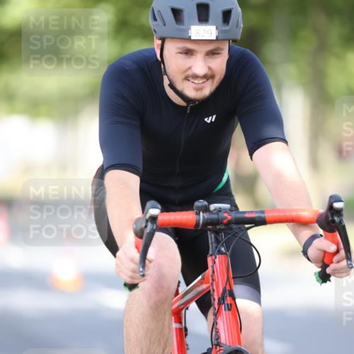 11.08.2024 - GEWOBA Citytriathlon Bremen H.Heesch http://msf.ph/oto/6780857 11.08.2024 11:48:47 Radfahren 787, 829, 848, 870, 901, 920 meine-sportfotos.de