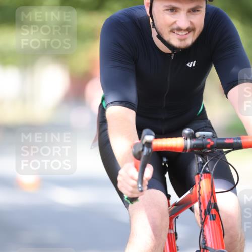 11.08.2024 - GEWOBA Citytriathlon Bremen H.Heesch http://msf.ph/oto/6780866 11.08.2024 11:48:47 Radfahren 787, 829, 848, 870, 901, 920 meine-sportfotos.de