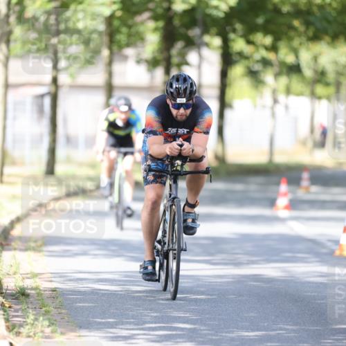 11.08.2024 - GEWOBA Citytriathlon Bremen H.Heesch http://msf.ph/oto/6780870 11.08.2024 11:48:59 Radfahren 792, 848, 901, 920 meine-sportfotos.de